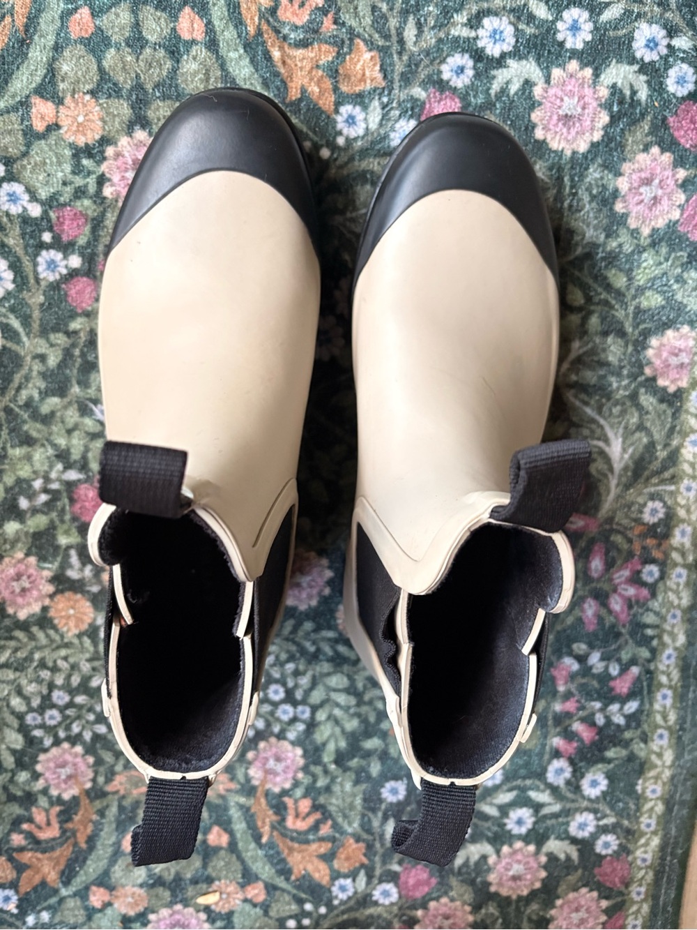 Everlane Two-Tone Chelsea Rain Boots in Cream and Black